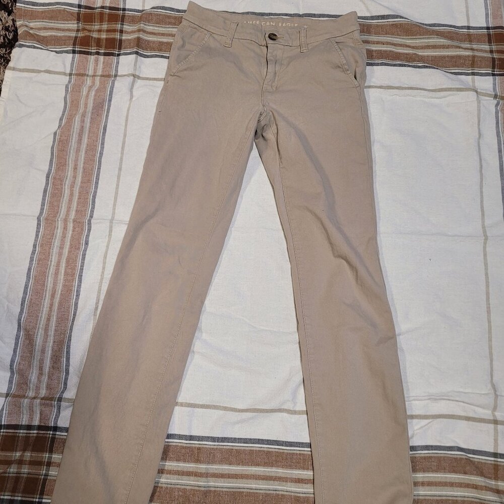 American Eagle Khaki pants size 6